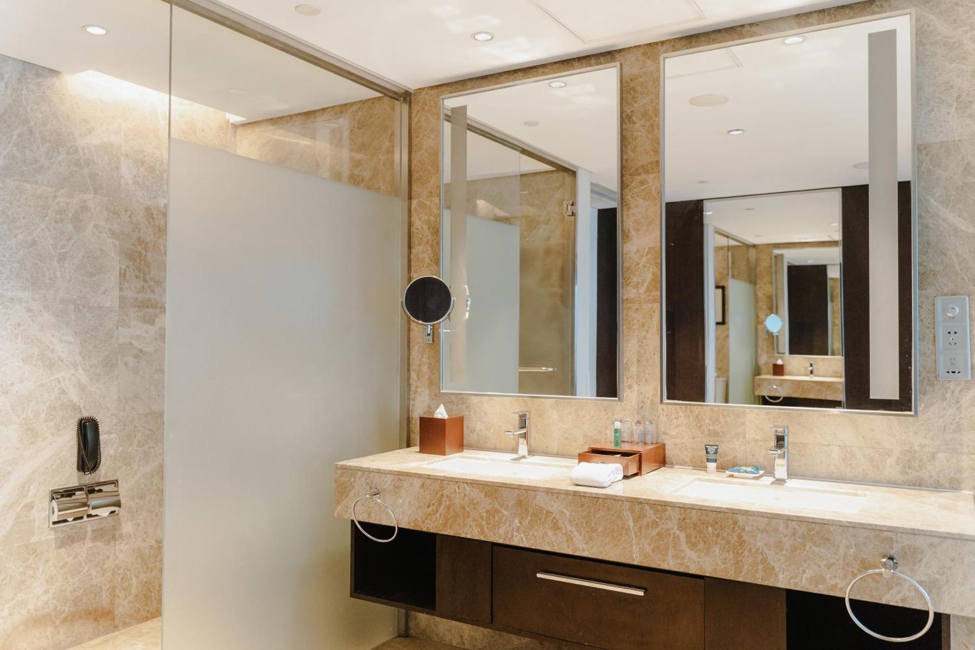Four Points By Sheraton Qingdao, West Coast Exteriör bild