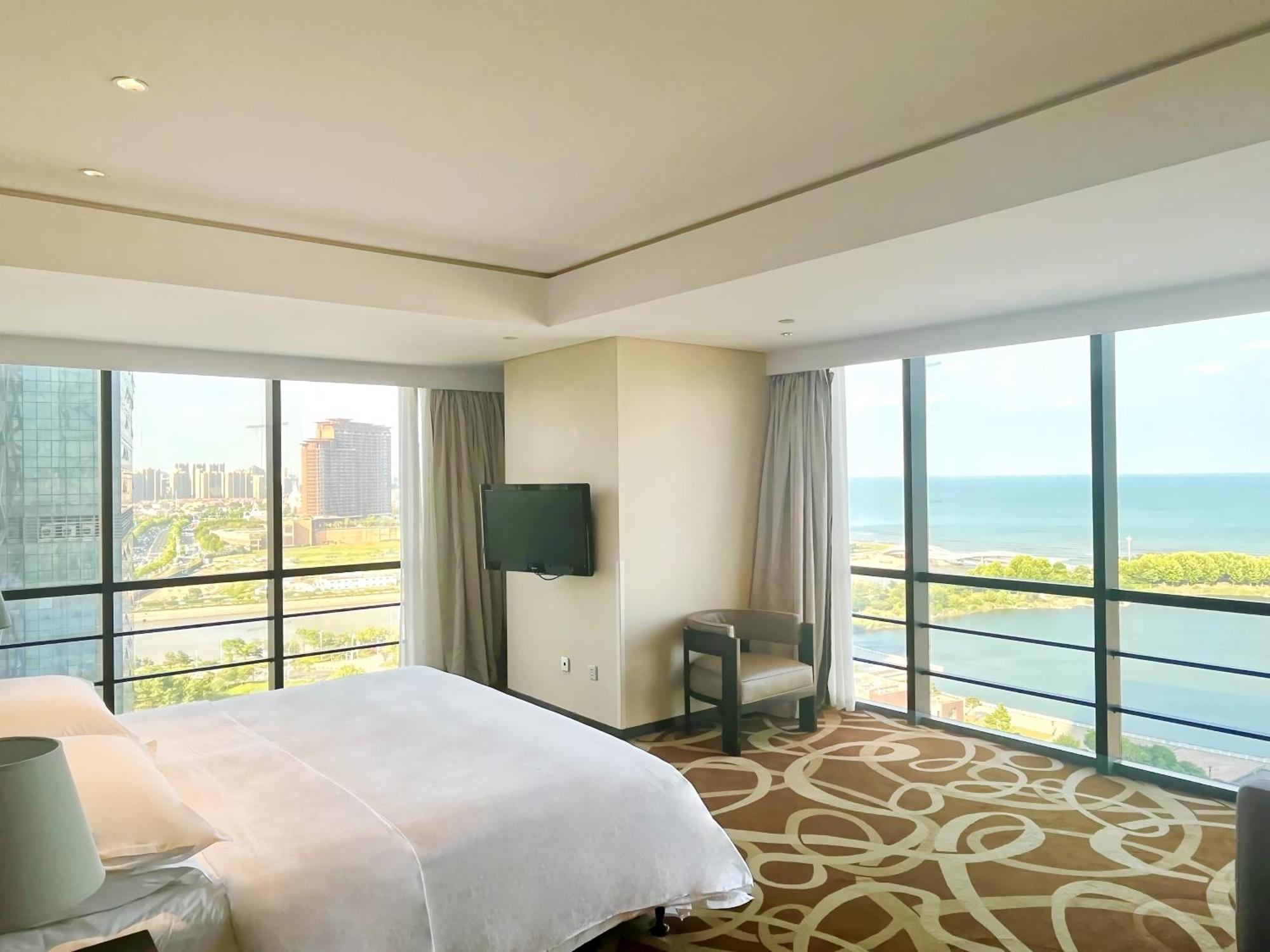Four Points By Sheraton Qingdao, West Coast Exteriör bild