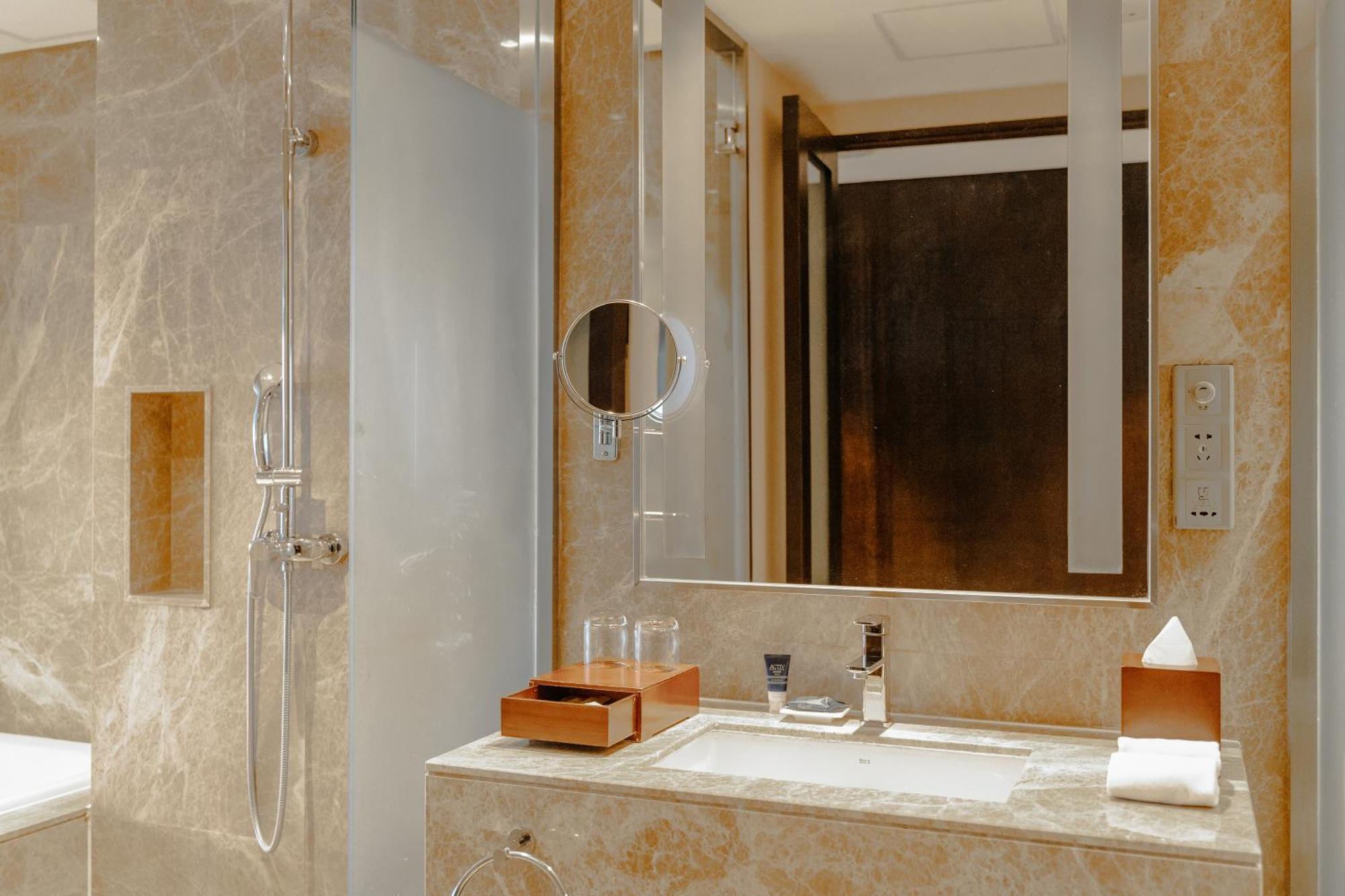 Four Points By Sheraton Qingdao, West Coast Exteriör bild