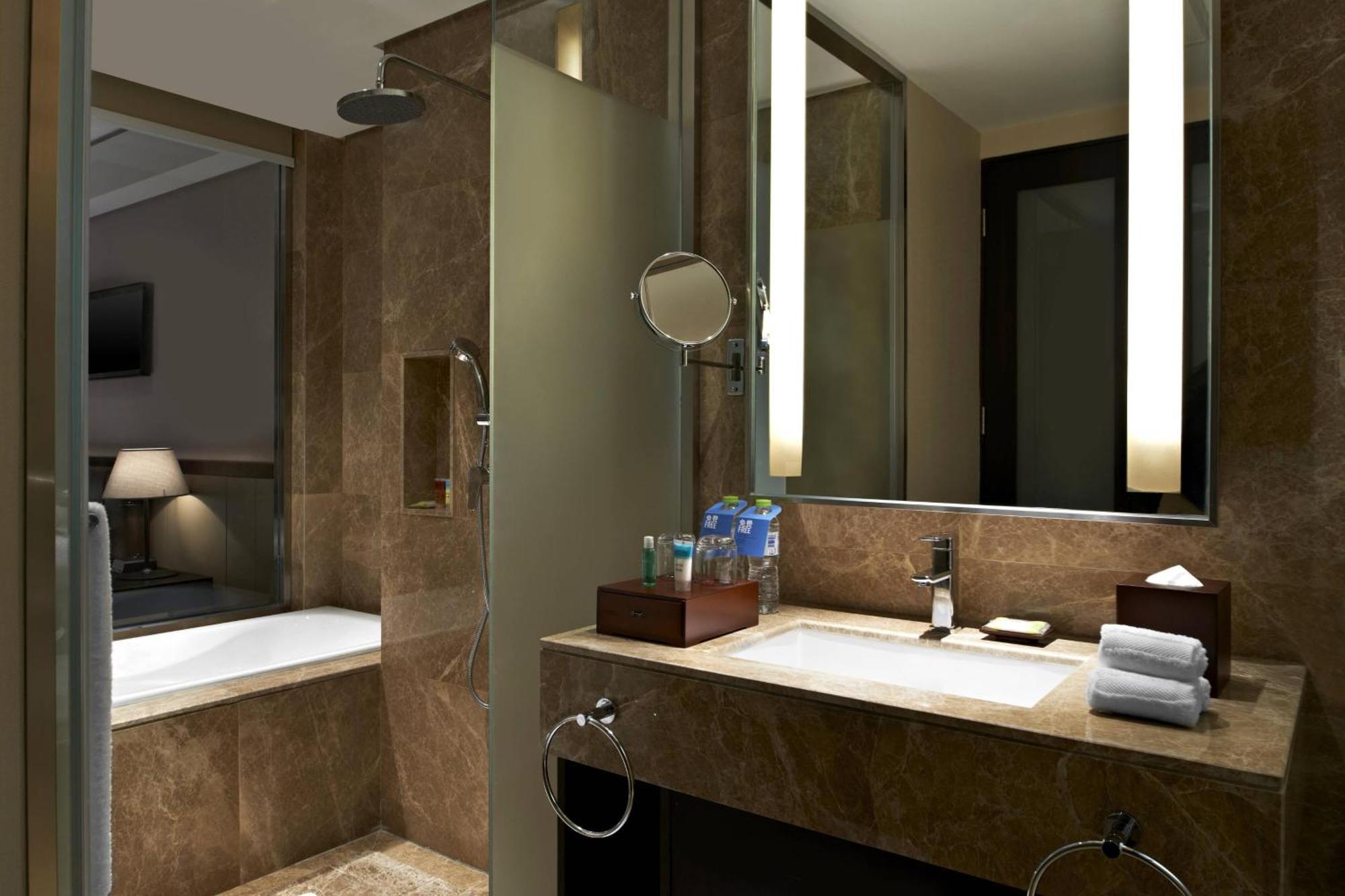 Four Points By Sheraton Qingdao, West Coast Exteriör bild
