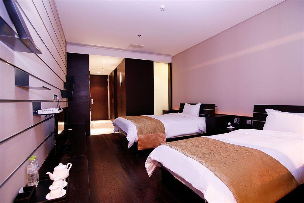 Four Points By Sheraton Qingdao, West Coast Exteriör bild