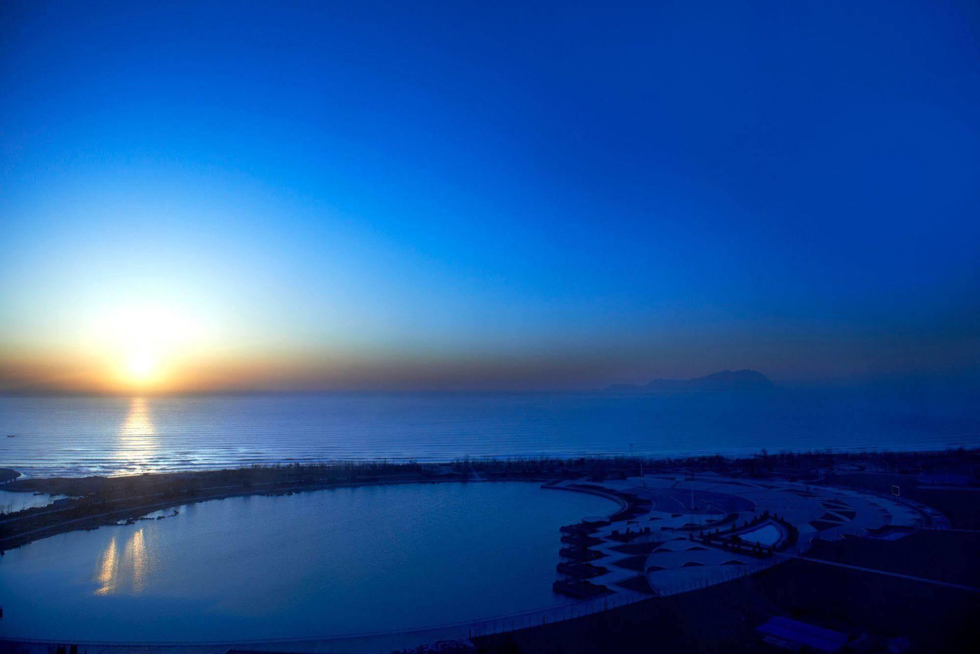 Four Points By Sheraton Qingdao, West Coast Exteriör bild